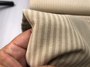 Fastvævet bomuld - deko stof med Emil-striber i karamel, ekstra bred